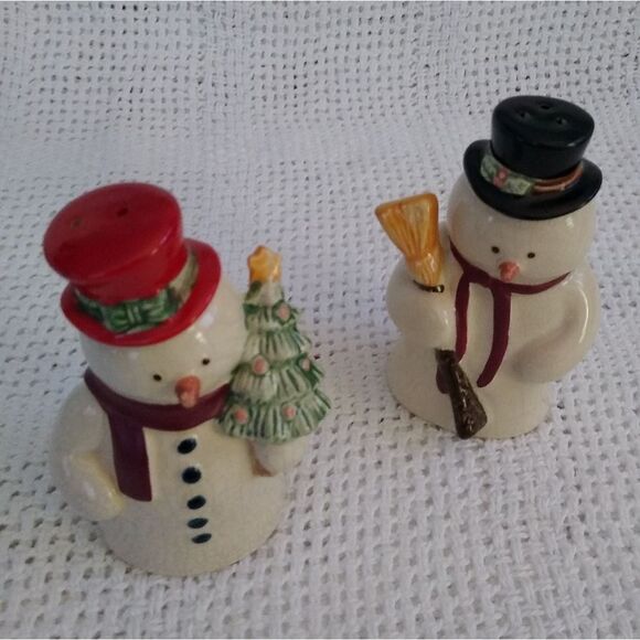 Holiday Set of Snowman Salt & Pepper Shakers • Frosty Christmas Salt & Pepper - Picture 7 of 13